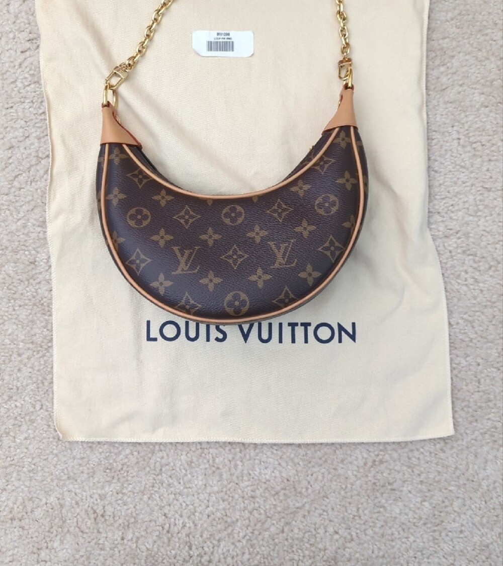Louis Vuitton Monogram Loop - Picture 3 of 11